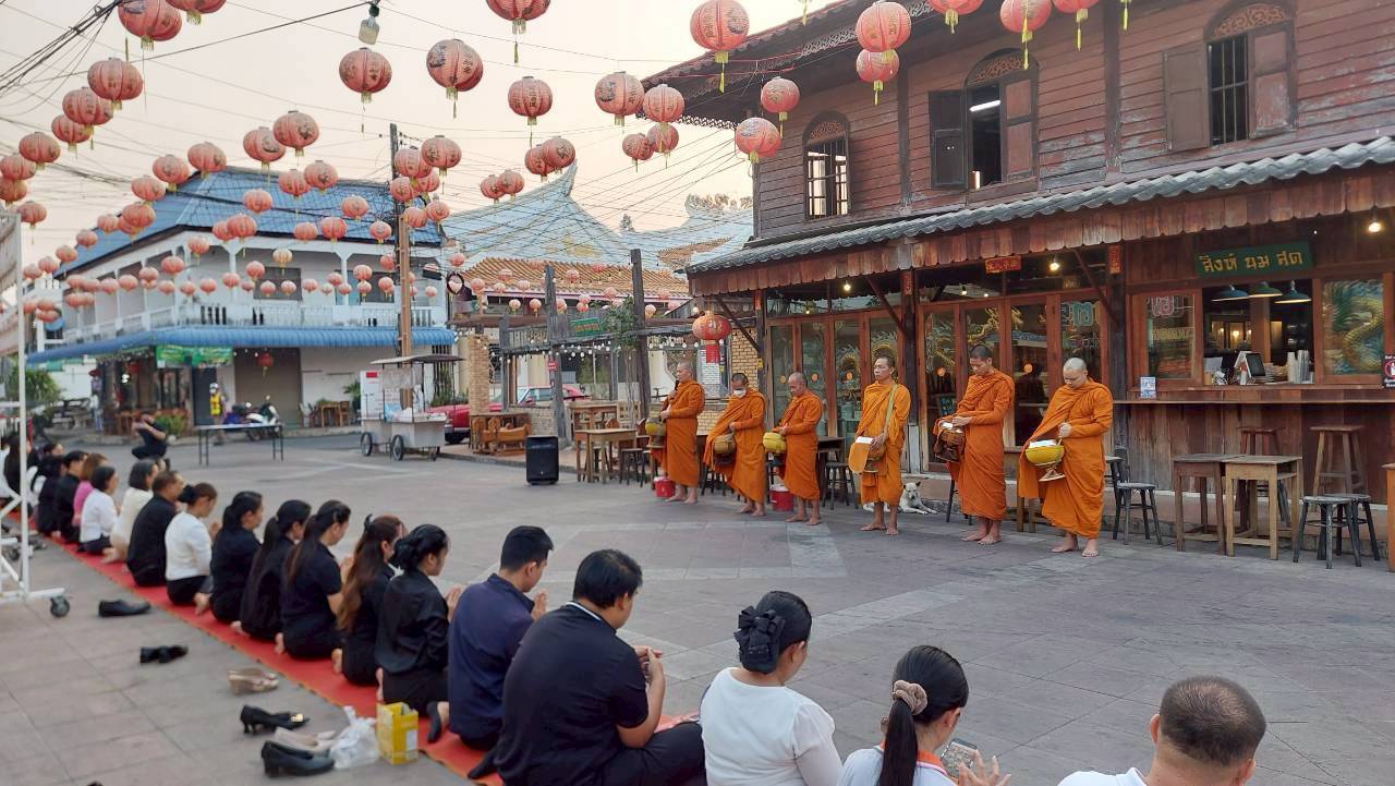 title - ส.ป.ก.ยโสธร ร่วมกิจกรรมทำบุญตักบาตรย้อนยุค วิถีถิ่น วิถีไทย ณ ถนนคนเดินยโสธร เมืองเก่าบ้านสิงห์ท่า ประจำปีงบประมาณ พ.ศ. 2569